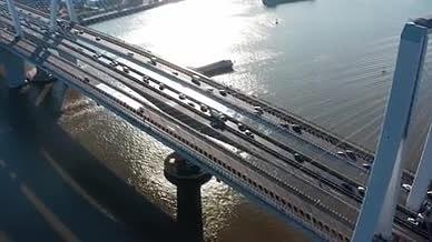 4k航拍广州洛溪大桥水陆立体交通视频的预览图